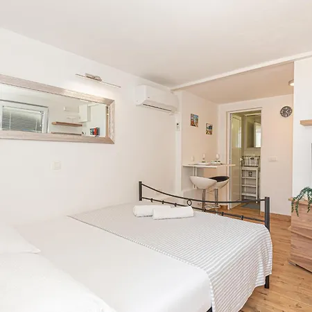 3 Bedroom Beautiful Home In Rogoznica * Rogoznica (Sibenik-Knin)