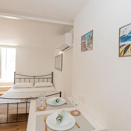Holiday home 3 Bedroom Beautiful Home In Rogoznica *