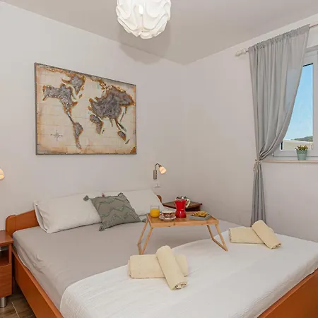 بيت للعطل 3 Bedroom Beautiful Home In Rogoznica روغوزنيكا