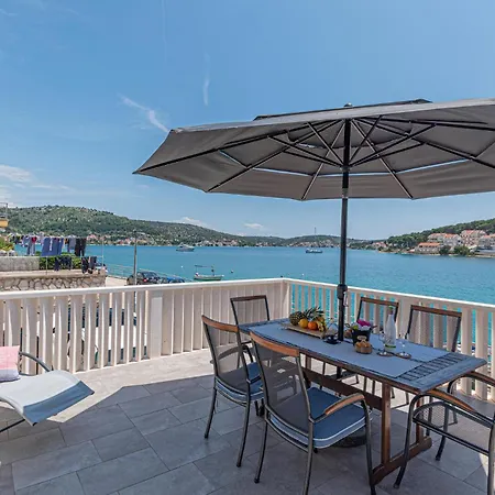 بيت للعطل 3 Bedroom Beautiful Home In Rogoznica