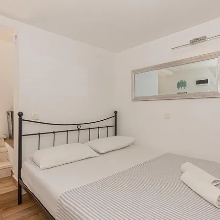 بيت للعطل 3 Bedroom Beautiful Home In Rogoznica *