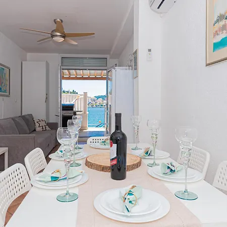 3 Bedroom Beautiful Home In Rogoznica * روغوزنيكا