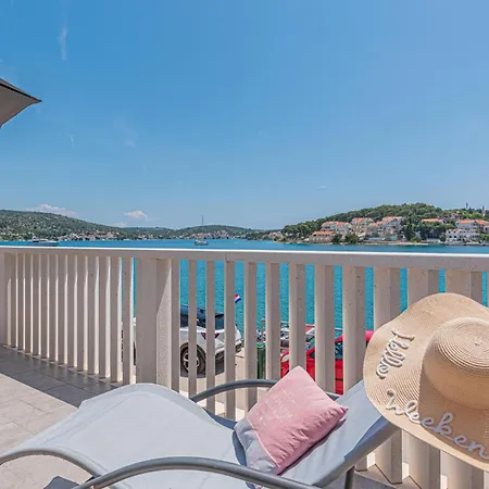 3 Bedroom Beautiful Home In Rogoznica